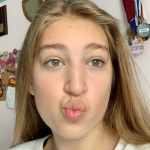 Meet your Posher, Cecilia